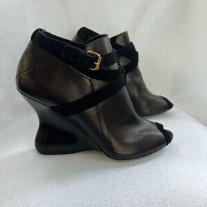 CoSTUME NATIONAL WEDGE 8.5 US